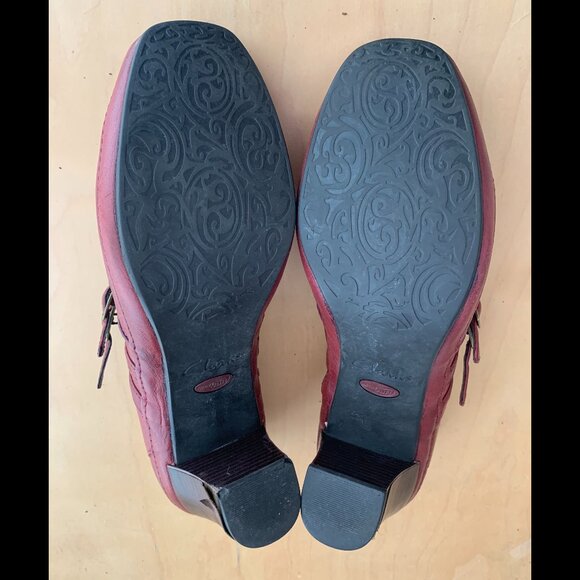 Clarks Burgundy Heels with double T-Strap - Picture 3 of 6